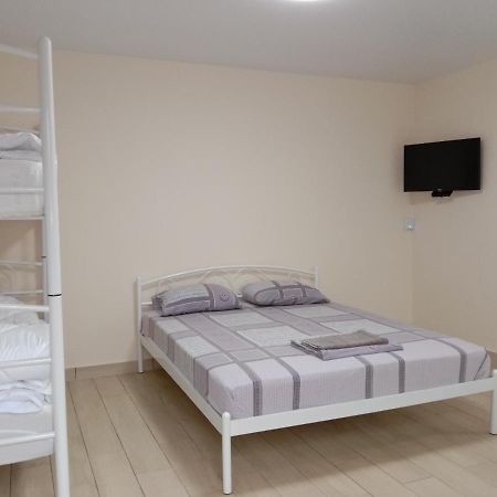 Однокімнатна 105 Apartment คเมลไนป์สกาเย ภายนอก รูปภาพ