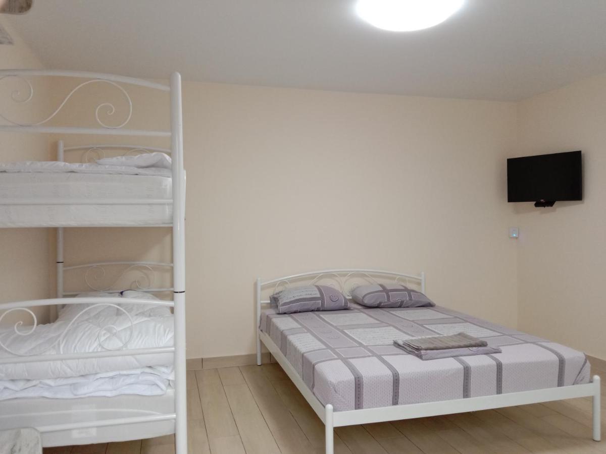 Однокімнатна 105 Apartment คเมลไนป์สกาเย ภายนอก รูปภาพ